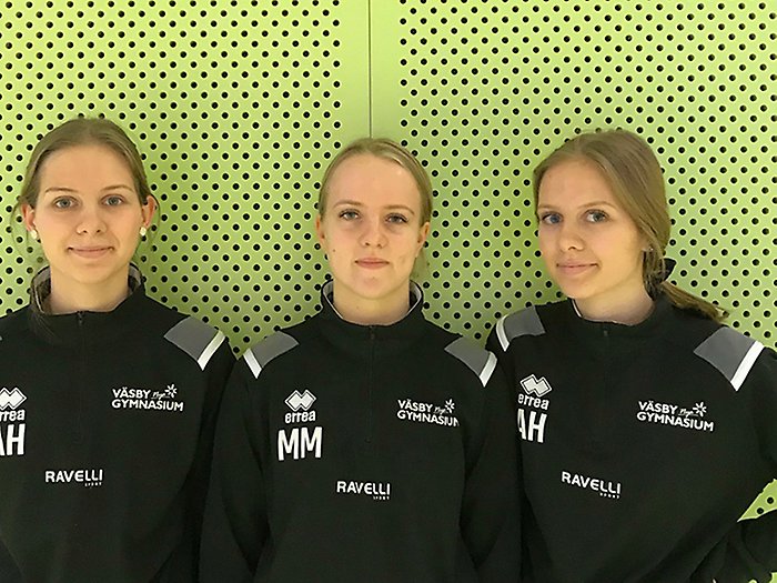 Från vänster till höger i bilden: Adna, Molly och Adla. Alla tre går samhällsprogrammet och idrottsinriktningen LIU.